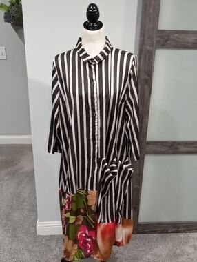 Alembika Black & Silver Striped 8 Button-Front Dress w Floral Bubble Hem Size 6